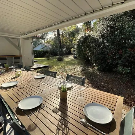 Villa Spacieuse Avec Jacuzzi Et Piscine Chauffée à Hossegor - Fr-1-413-261 *