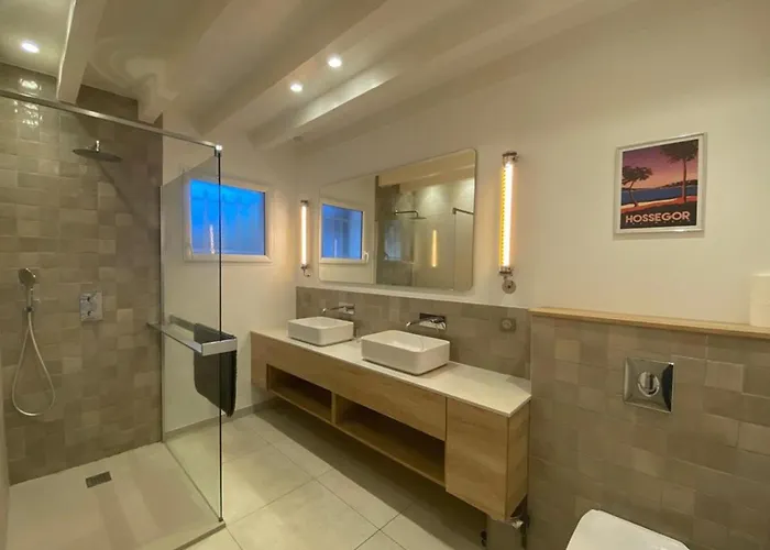 Spacieuse Avec Jacuzzi Et Piscine Chauffée à Hossegor - Fr-1-413-261 *